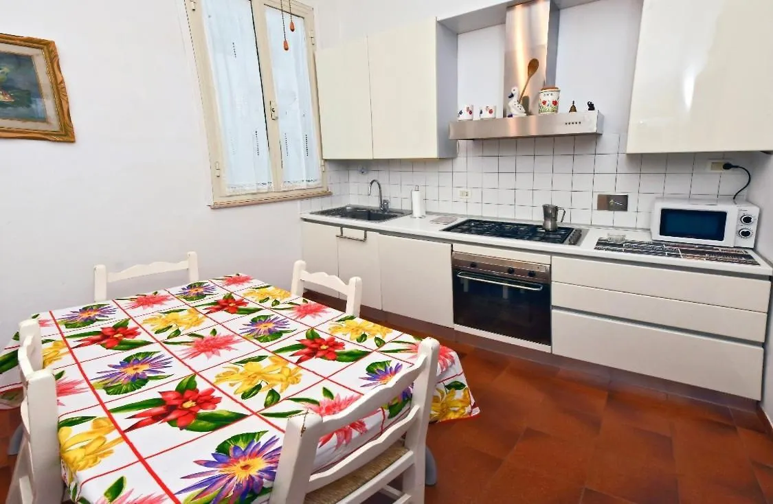 Borgo 98 Guest House Tripla con bagno privato esterno Livorno Italia